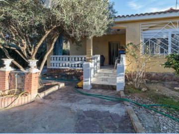 Roomlala | Casa tranquila com piscina e amplo jardim para acomodação compartilhada