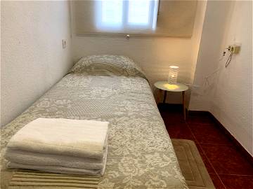 Roomlala | Central And Comfortable , 10 Min. Walk To The Old Town