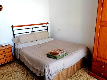 Roomlala | Central And Spacious Room In Palma