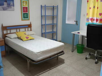 Roomlala | Centralny Pokój Dla Studentów Z Internetem I Ogrzewaniem