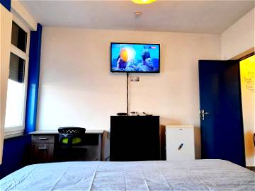 Roomlala | Chambre 1, avec TV, wifi, mini-réfrigérateur
