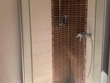 Chambre chez l'habitant à louer à Incourt - photo 12 : salle de bain-12