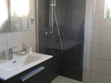 Homestay for rent in Grenoble - photo 5 : Bathroom-5