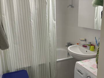 Chambre chez l'habitant à louer à Chêne-Bourg - photo 3 : salle de bain-3