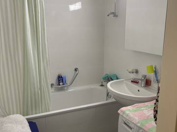 Homestay for rent in Chêne-Bourg - photo 2 : Bathroom-2