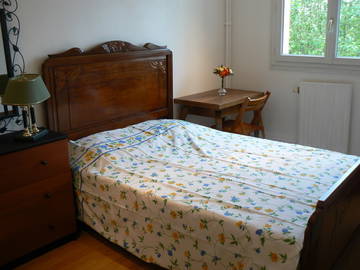 Room For Rent Montigny-Le-Bretonneux 19339