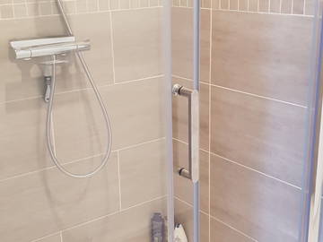 Chambre chez l'habitant à louer à Yvré-L'évêque - photo 5 : salle de bain-5
