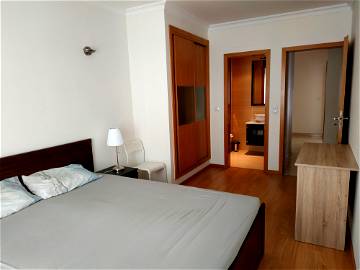 Roomlala | Chambre à Coucher Dans Un Appartement T2 à Portimão, Près De Praia Da Rocha