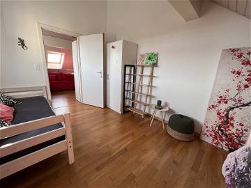 Roomlala | Chambre à l'étage avec salle de bain en duplex proche de Nyon