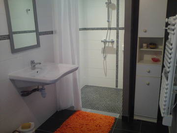 Room For Rent Guegon 7588