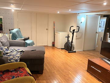 Quedarse en casa à louer à Montréal - sala de TV-5