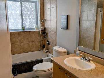 Chambre chez l'habitant à louer à Saint-Hyacinthe - photo 3 : salle de bain-3