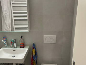 Quarto em casa do anfitrião para alugar em Fribourg - fotografia 3 : casa de banho-3
