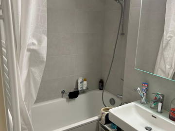 Quarto em casa do anfitrião para alugar em Fribourg - fotografia 4 : casa de banho-4