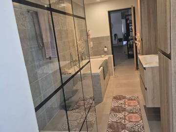 Chambre chez l'habitant à louer à Frameries - photo 5 : salle de bain-5