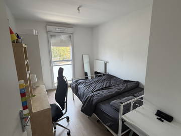 Shared housing for rent in Saint-Genis-Pouilly - photo 1: Bedroom-1