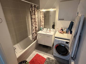 Shared housing for rent in Saint-Genis-Pouilly - photo 4: Bathroom-4