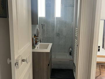 Chambre chez l'habitant à louer à Issy-Les-Moulineaux - photo 6 : salle de bain-6