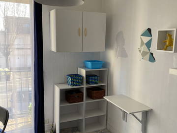 Chambre à louer à l’étage avec balcon dans maison