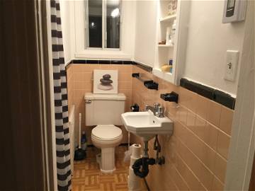 Colocation à louer à Montréal - salle de bain-1