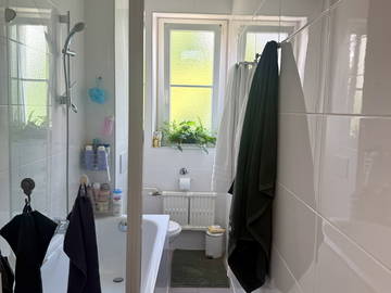 Chambre chez l'habitant à louer à Genève - photo 5 : salle de bain-5