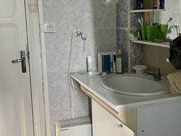 Chambre chez l'habitant à louer à Bourgoin-Jallieu - photo 9 : salle de bain-9
