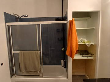 Chambre chez l'habitant à louer à Montréal - photo 3 : salle de bain-3