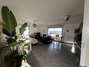 Se alquila habitación en amplio piso de lujo de 100m2.