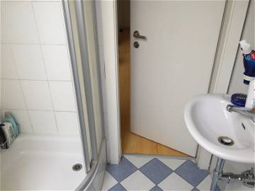 Chambre chez l'habitant à louer à Etoy - photo 4 : salle de bain-4
