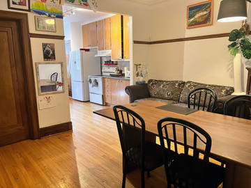 Chambre chez l'habitant à louer à Montréal - photo 2 : salle à manger-2