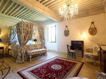 Roomlala | Chambre à Louer Dans Un Château Du XVIIe