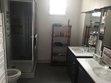 Chambre chez l'habitant à louer à Choisy-Le-Roi - photo 5 : salle de bain-5