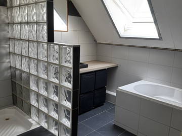 Chambre chez l'habitant à louer à Messas - photo 1 : salle de bain-1
