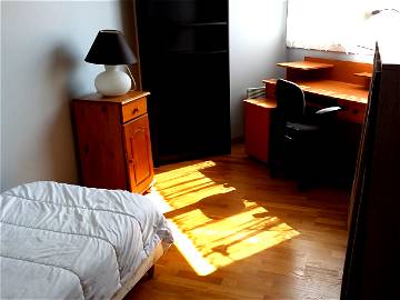 Room For Rent Montigny-Le-Bretonneux 373511-1