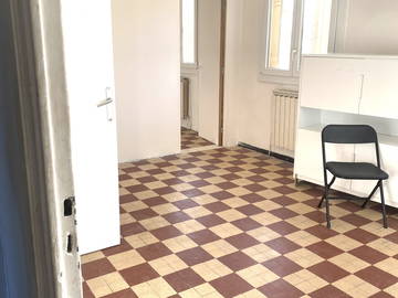 Chambre à louer non meublée dans T4 parking