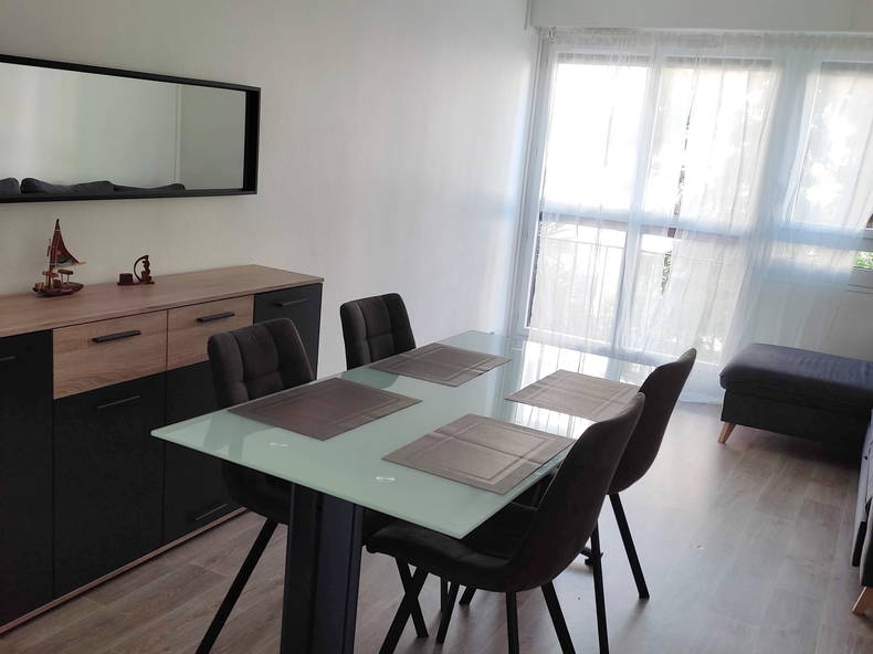 Colocation Tours 496628-3