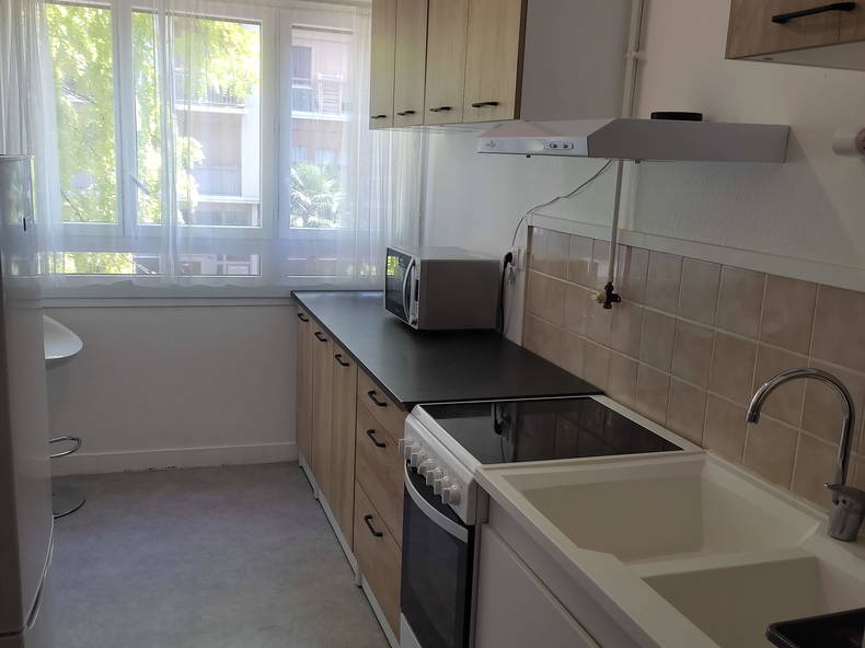 Colocation Tours 496628-4