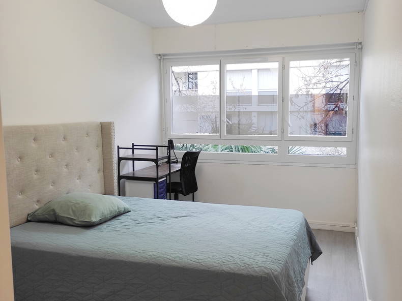 Colocation Tours 496628-2