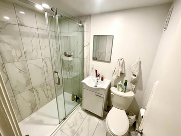 Shared housing for rent in Paris - photo 5 : Bathroom-5