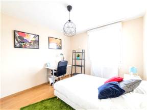 Chambre Agréable Et Confortable – 17m² - ST60