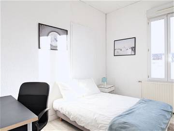 Roomlala | Chambre Agréable Et Très Lumineuse – 14m² - BO2