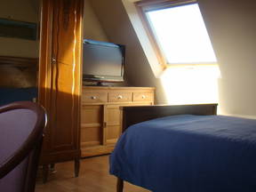 Quiet Room for Rent 17 km from Rouen