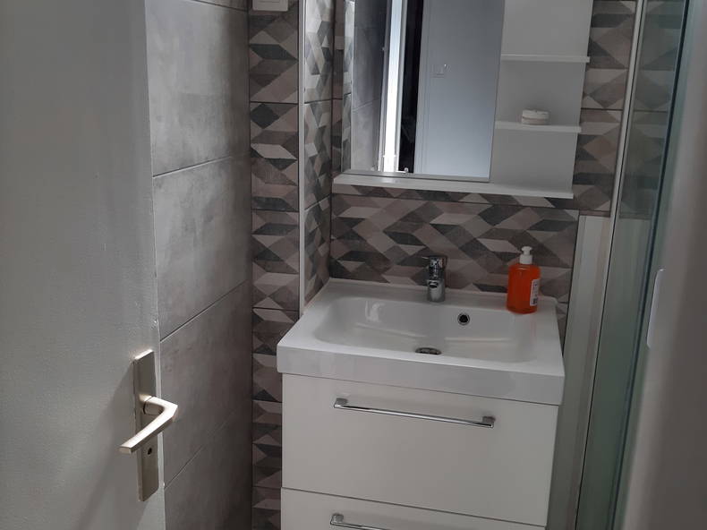 Colocación Ville-la-Grand 156064-5