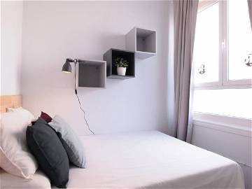 Roomlala | Chambre Avec Lit Double Dans Un Penthouse Très Lumineux (RH16-R1)