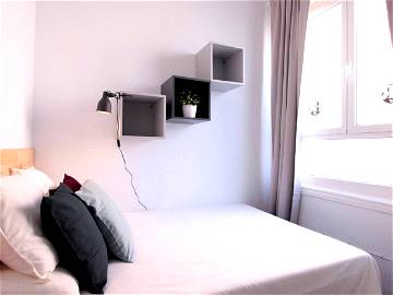 Roomlala | Chambre Avec Lit Double Dans Un Penthouse Très Lumineux (RH16-R1)