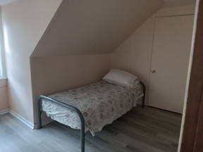 Room with single bed in Stanstead