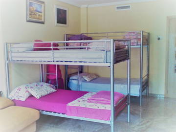 Roomlala | Chambre avec lits superposés à louer (16e par personne)
