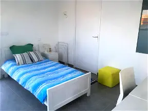 Dormitorio Con Baño Con Ducha, WC Y Balcón Privado