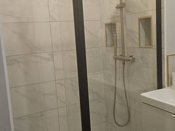 Chambre chez l'habitant à louer à Saint-Germain-Des-Prés - photo 4 : salle de bain-4