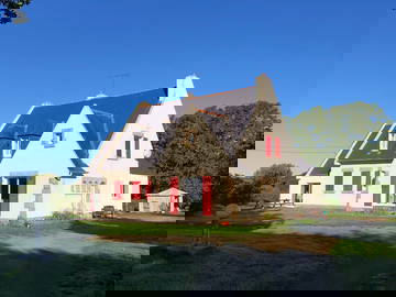 Chambre Avec Un Lit Double Et Un Bureau